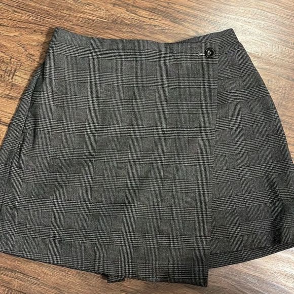 NWT UNIQLO Wrap Mini Skort - size small - Picture 6 of 7